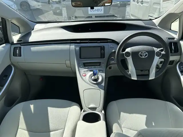 トヨタ プリウス S 宮崎県 2013(平25)年 8.3万km ホワイトパールクリスタルシャイン ＊じしゃロン宮崎店成約済み//ナビ(NSZT-W62G)//TV/CD/DVD/Bluetooth//ETC//バックカメラ//純正フロアマット//純正アルミホイール//ドアバイザー