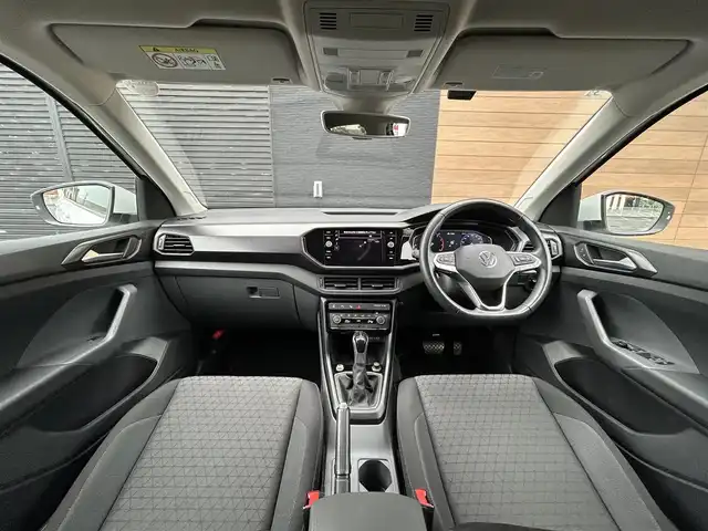 フォルクスワーゲン ＶＷ Ｔ－クロス TSI アクティブ 宮崎県 2021(令3)年 1.6万km ピュアホワイト 純正メモリーナビ/・Bluetooth/・AM/FM/・CarPlay/・USB/バックカメラ/・ブラインドスポットモニター/・前後コーナーセンサー/アダプティブクルーズコントロール/・レーンキープ/LEDヘッドライト/・オートライト/純正16インチアルミホイール/純正フロアマット/スマートキー/プッシュスタート/ETC