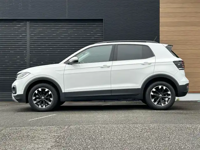 フォルクスワーゲン ＶＷ Ｔ－クロス TSI アクティブ 宮崎県 2021(令3)年 1.6万km ピュアホワイト 純正メモリーナビ/・Bluetooth/・AM/FM/・CarPlay/・USB/バックカメラ/・ブラインドスポットモニター/・前後コーナーセンサー/アダプティブクルーズコントロール/・レーンキープ/LEDヘッドライト/・オートライト/純正16インチアルミホイール/純正フロアマット/スマートキー/プッシュスタート/ETC