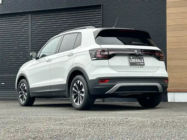 フォルクスワーゲン ＶＷ Ｔ－クロス TSI アクティブ 宮崎県 2021(令3)年 1.6万km ピュアホワイト 純正メモリーナビ/・Bluetooth/・AM/FM/・CarPlay/・USB/バックカメラ/・ブラインドスポットモニター/・前後コーナーセンサー/アダプティブクルーズコントロール/・レーンキープ/LEDヘッドライト/・オートライト/純正16インチアルミホイール/純正フロアマット/スマートキー/プッシュスタート/ETC