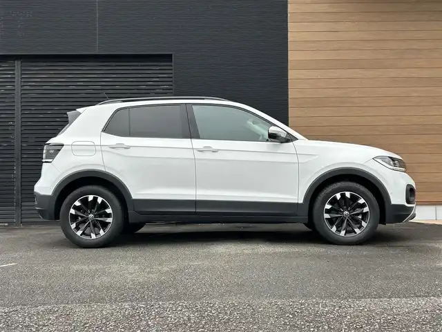 フォルクスワーゲン ＶＷ Ｔ－クロス TSI アクティブ 宮崎県 2021(令3)年 1.6万km ピュアホワイト 純正メモリーナビ/・Bluetooth/・AM/FM/・CarPlay/・USB/バックカメラ/・ブラインドスポットモニター/・前後コーナーセンサー/アダプティブクルーズコントロール/・レーンキープ/LEDヘッドライト/・オートライト/純正16インチアルミホイール/純正フロアマット/スマートキー/プッシュスタート/ETC