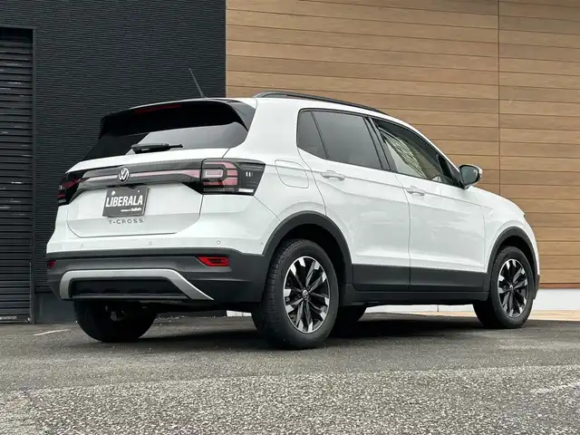 フォルクスワーゲン ＶＷ Ｔ－クロス TSI アクティブ 宮崎県 2021(令3)年 1.6万km ピュアホワイト 純正メモリーナビ/・Bluetooth/・AM/FM/・CarPlay/・USB/バックカメラ/・ブラインドスポットモニター/・前後コーナーセンサー/アダプティブクルーズコントロール/・レーンキープ/LEDヘッドライト/・オートライト/純正16インチアルミホイール/純正フロアマット/スマートキー/プッシュスタート/ETC