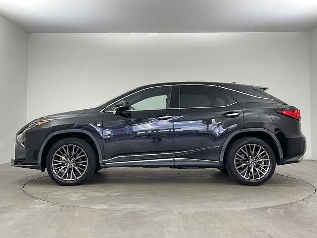 レクサス ＲＸ 200t Fスポーツ 兵庫県 2016(平28)年 6.1万km グラファイトブラックガラスフレーク ・12.3インチナビ/CD/DVD/USB/SD/TV/Bluetooth/・パノラミックビューモニター/・ビルトインETC2.0/・ドライブレコーダー/・Lexus　Safety　System/・プリクラッシュセーフティ/・レーンディパーチャーアラート/・レーンキーピングアシスト/・レーダークルーズコントロール/・オートマチックハイビーム/・ブラインドスポットモニター/・クリアランスソナー/・パワーバックドア/・レザーシート/・全席パワーシート/・全席シートヒーター/・前席ベンチレーション/・AC100V電源/・パドルシフト/・三眼LEDヘッドライト/・オートライト/・スマートキー/・プッシュスタート/・パドルシフト/・純正20インチアルミホイール