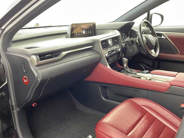 レクサス ＲＸ 200t Fスポーツ 兵庫県 2016(平28)年 6.1万km グラファイトブラックガラスフレーク ・12.3インチナビ/CD/DVD/USB/SD/TV/Bluetooth/・パノラミックビューモニター/・ビルトインETC2.0/・ドライブレコーダー/・Lexus　Safety　System/・プリクラッシュセーフティ/・レーンディパーチャーアラート/・レーンキーピングアシスト/・レーダークルーズコントロール/・オートマチックハイビーム/・ブラインドスポットモニター/・クリアランスソナー/・パワーバックドア/・レザーシート/・全席パワーシート/・全席シートヒーター/・前席ベンチレーション/・AC100V電源/・パドルシフト/・三眼LEDヘッドライト/・オートライト/・スマートキー/・プッシュスタート/・パドルシフト/・純正20インチアルミホイール