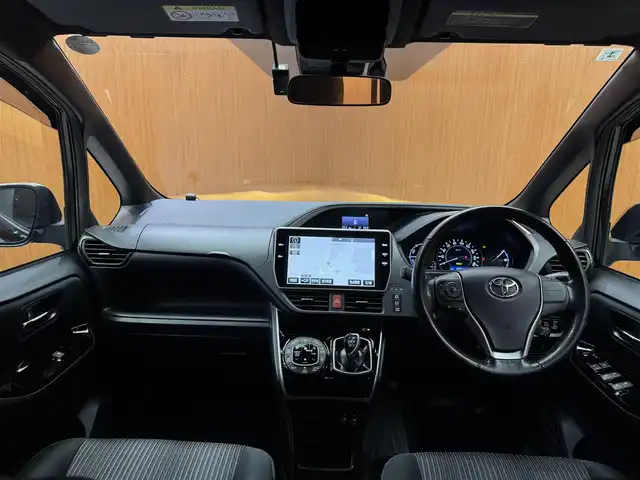 トヨタ ヴォクシー ハイブリッド ZS 煌 千葉県 2018(平30)年 15.7万km イナズマスパーキングブラックガラスフレーク ワンオーナー/純正SDナビ(NSZN-Z66T)/純正フリップダウンモニター(V12T-R66C)/フルセグテレビ/Bluetooth接続/CD/DVD/SD再生/バックカメラ/ビルトインETC2.0/クルーズコントロール/純正ドライブレコーダー/前席シートヒーター/プリクラッシュセーフティ/レーンディパーチャーアラート/先行車発進告知/電動格納ウィンカーミラー/フロントフォグ/オートマチックハイビーム/モデリスタエアロ/ドアバイザー/純正16インチアルミホイール/保証書/取扱説明書