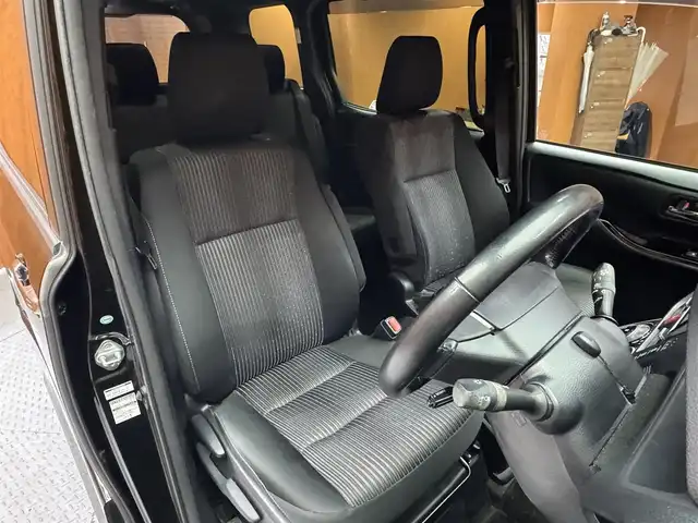 トヨタ ヴォクシー ハイブリッド ZS 煌 千葉県 2018(平30)年 15.7万km イナズマスパーキングブラックガラスフレーク ワンオーナー/純正SDナビ(NSZN-Z66T)/純正フリップダウンモニター(V12T-R66C)/フルセグテレビ/Bluetooth接続/CD/DVD/SD再生/バックカメラ/ビルトインETC2.0/クルーズコントロール/純正ドライブレコーダー/前席シートヒーター/プリクラッシュセーフティ/レーンディパーチャーアラート/先行車発進告知/電動格納ウィンカーミラー/フロントフォグ/オートマチックハイビーム/モデリスタエアロ/ドアバイザー/純正16インチアルミホイール/保証書/取扱説明書