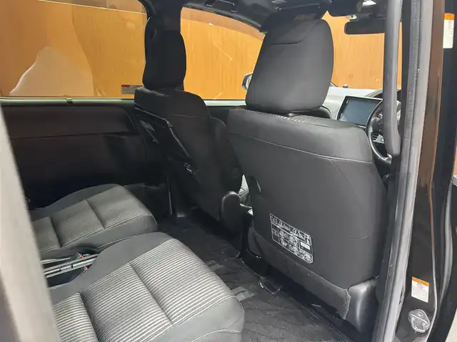 トヨタ ヴォクシー ハイブリッド ZS 煌 千葉県 2018(平30)年 15.7万km イナズマスパーキングブラックガラスフレーク ワンオーナー/純正SDナビ(NSZN-Z66T)/純正フリップダウンモニター(V12T-R66C)/フルセグテレビ/Bluetooth接続/CD/DVD/SD再生/バックカメラ/ビルトインETC2.0/クルーズコントロール/純正ドライブレコーダー/前席シートヒーター/プリクラッシュセーフティ/レーンディパーチャーアラート/先行車発進告知/電動格納ウィンカーミラー/フロントフォグ/オートマチックハイビーム/モデリスタエアロ/ドアバイザー/純正16インチアルミホイール/保証書/取扱説明書