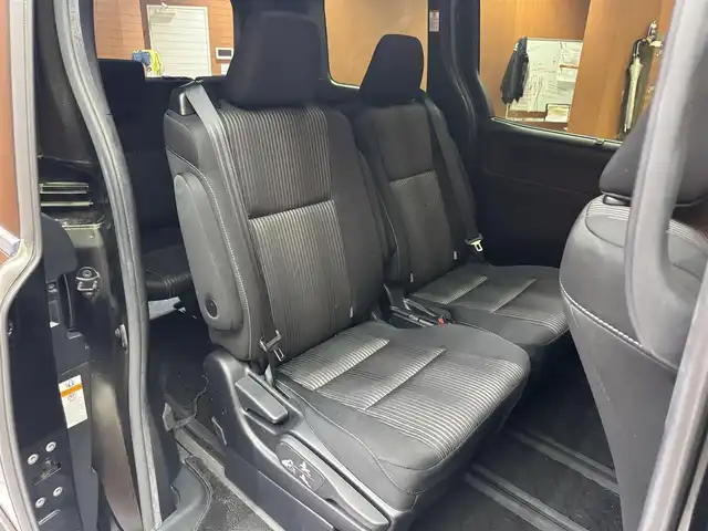 トヨタ ヴォクシー ハイブリッド ZS 煌 千葉県 2018(平30)年 15.7万km イナズマスパーキングブラックガラスフレーク ワンオーナー/純正SDナビ(NSZN-Z66T)/純正フリップダウンモニター(V12T-R66C)/フルセグテレビ/Bluetooth接続/CD/DVD/SD再生/バックカメラ/ビルトインETC2.0/クルーズコントロール/純正ドライブレコーダー/前席シートヒーター/プリクラッシュセーフティ/レーンディパーチャーアラート/先行車発進告知/電動格納ウィンカーミラー/フロントフォグ/オートマチックハイビーム/モデリスタエアロ/ドアバイザー/純正16インチアルミホイール/保証書/取扱説明書