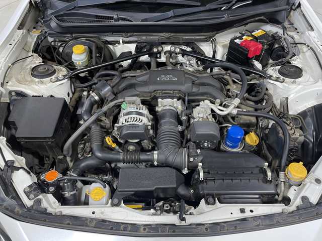 トヨタ ８６ GT 神奈川県 2014(平26)年 4.1万km クリスタルホワイトパール 社外SDナビ【MDV-Z701W】/AM　FM　フルセグ　DVD　CD　SD　MSV　USB　Bluetooth/バックカメラ/リアスポイラー/ETC/赤/黒コンビハンドル/パドルシフト/赤/黒コンビシート/赤革巻シフトノブ/赤革巻サイドレバー/スマートキー×2/保証書/純正17インチアルミ/リアスポイラー/純正HIDヘッドライト/フォグランプ/オートライト/VSCスポーツ