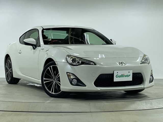トヨタ ８６ GT 神奈川県 2014(平26)年 4.1万km クリスタルホワイトパール 社外SDナビ【MDV-Z701W】/AM　FM　フルセグ　DVD　CD　SD　MSV　USB　Bluetooth/バックカメラ/リアスポイラー/ETC/赤/黒コンビハンドル/パドルシフト/赤/黒コンビシート/赤革巻シフトノブ/赤革巻サイドレバー/スマートキー×2/保証書/純正17インチアルミ/リアスポイラー/純正HIDヘッドライト/フォグランプ/オートライト/VSCスポーツ