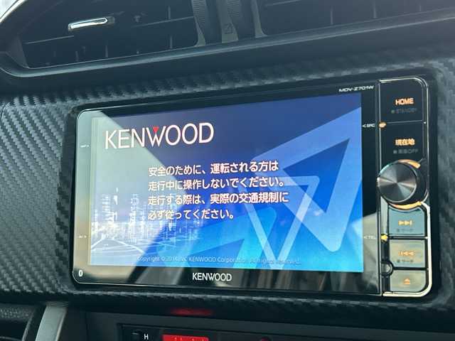 トヨタ ８６ GT 神奈川県 2014(平26)年 4.1万km クリスタルホワイトパール 社外SDナビ【MDV-Z701W】/AM　FM　フルセグ　DVD　CD　SD　MSV　USB　Bluetooth/バックカメラ/リアスポイラー/ETC/赤/黒コンビハンドル/パドルシフト/赤/黒コンビシート/赤革巻シフトノブ/赤革巻サイドレバー/スマートキー×2/保証書/純正17インチアルミ/リアスポイラー/純正HIDヘッドライト/フォグランプ/オートライト/VSCスポーツ