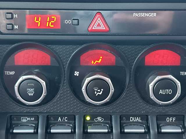 トヨタ ８６ GT 神奈川県 2014(平26)年 4.1万km クリスタルホワイトパール 社外SDナビ【MDV-Z701W】/AM　FM　フルセグ　DVD　CD　SD　MSV　USB　Bluetooth/バックカメラ/リアスポイラー/ETC/赤/黒コンビハンドル/パドルシフト/赤/黒コンビシート/赤革巻シフトノブ/赤革巻サイドレバー/スマートキー×2/保証書/純正17インチアルミ/リアスポイラー/純正HIDヘッドライト/フォグランプ/オートライト/VSCスポーツ