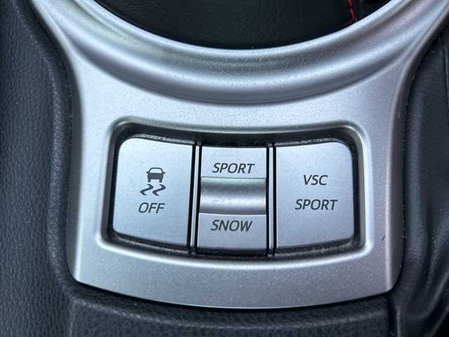 トヨタ ８６ GT 神奈川県 2014(平26)年 4.1万km クリスタルホワイトパール 社外SDナビ【MDV-Z701W】/AM　FM　フルセグ　DVD　CD　SD　MSV　USB　Bluetooth/バックカメラ/リアスポイラー/ETC/赤/黒コンビハンドル/パドルシフト/赤/黒コンビシート/赤革巻シフトノブ/赤革巻サイドレバー/スマートキー×2/保証書/純正17インチアルミ/リアスポイラー/純正HIDヘッドライト/フォグランプ/オートライト/VSCスポーツ