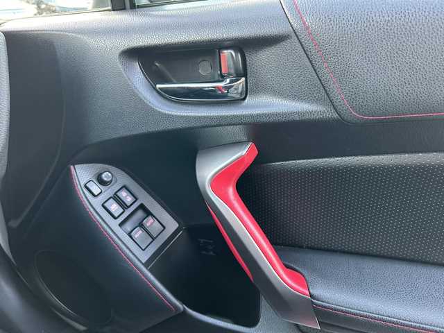 トヨタ ８６ GT 神奈川県 2014(平26)年 4.1万km クリスタルホワイトパール 社外SDナビ【MDV-Z701W】/AM　FM　フルセグ　DVD　CD　SD　MSV　USB　Bluetooth/バックカメラ/リアスポイラー/ETC/赤/黒コンビハンドル/パドルシフト/赤/黒コンビシート/赤革巻シフトノブ/赤革巻サイドレバー/スマートキー×2/保証書/純正17インチアルミ/リアスポイラー/純正HIDヘッドライト/フォグランプ/オートライト/VSCスポーツ