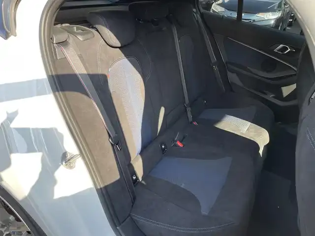 ＢＭＷ Ｍ１３５ｉ xDrive 岡山県 2021(令3)年 2.3万km アルピンホワイトⅢ 登録時走行距離22660km/純正HDDナビ/(AM/FM/BT)/置くだけ充電/衝突被害軽減システム/レーンキープアシスト/パーキングアシスト/アイドリングストップ/バックカメラ/ETC/ドライブレコーダー/BSM/電動リアゲート/D+N席パワーシート/D+N席シートヒーター/シートメモリ/パドルシフト/スマートキー/スペアキー/純正18インチアルミホイール