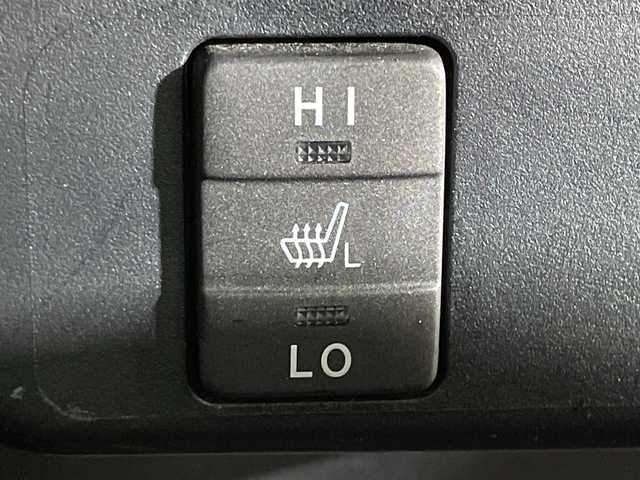 トヨタ シエンタ ハイブリッド G クエロ 神奈川県 2018(平30)年 2.7万km ブラックマイカ トヨタセーフティセンス/純正ナビ【NSZT-W66T】/・BT/フルセグTV/CD/DVD/SD/バックカメラ/両側電動スライドドア/ECON/EV/ビルトインETC/ドライブレコーダー/ハーフレザーシート/シートヒーター(D/N)/スマートキー/プッシュスタートボタン/革巻きステアリング/ステアリングスイッチ/Autoライト/シートリフター/LEDヘッドライト/フォグランプ/電動格納ミラー/ウィンカーミラー/純正フロアマット/純正15インチアルミホイール/純正ドアバイザー