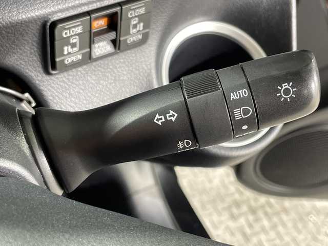 トヨタ シエンタ ハイブリッド G クエロ 神奈川県 2018(平30)年 2.7万km ブラックマイカ トヨタセーフティセンス/純正ナビ【NSZT-W66T】/・BT/フルセグTV/CD/DVD/SD/バックカメラ/両側電動スライドドア/ECON/EV/ビルトインETC/ドライブレコーダー/ハーフレザーシート/シートヒーター(D/N)/スマートキー/プッシュスタートボタン/革巻きステアリング/ステアリングスイッチ/Autoライト/シートリフター/LEDヘッドライト/フォグランプ/電動格納ミラー/ウィンカーミラー/純正フロアマット/純正15インチアルミホイール/純正ドアバイザー