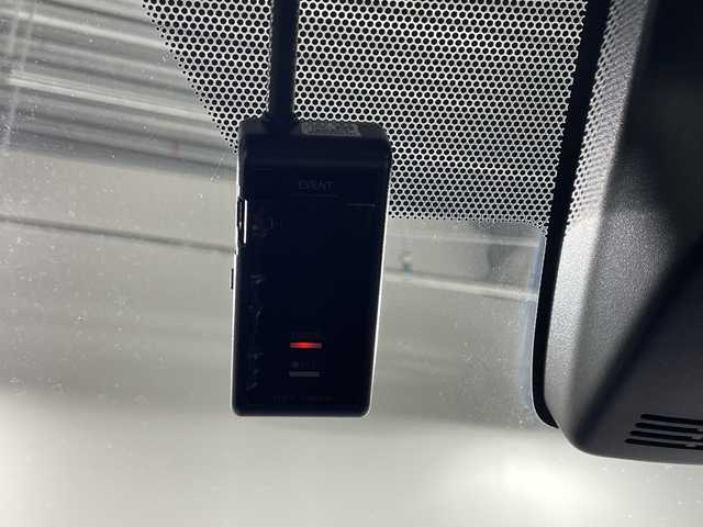 トヨタ シエンタ ハイブリッド G クエロ 神奈川県 2018(平30)年 2.7万km ブラックマイカ トヨタセーフティセンス/純正ナビ【NSZT-W66T】/・BT/フルセグTV/CD/DVD/SD/バックカメラ/両側電動スライドドア/ECON/EV/ビルトインETC/ドライブレコーダー/ハーフレザーシート/シートヒーター(D/N)/スマートキー/プッシュスタートボタン/革巻きステアリング/ステアリングスイッチ/Autoライト/シートリフター/LEDヘッドライト/フォグランプ/電動格納ミラー/ウィンカーミラー/純正フロアマット/純正15インチアルミホイール/純正ドアバイザー