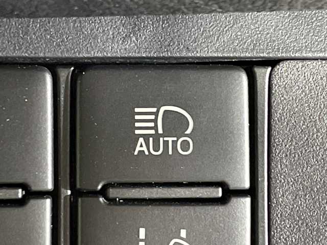 トヨタ シエンタ ハイブリッド G クエロ 神奈川県 2018(平30)年 2.7万km ブラックマイカ トヨタセーフティセンス/純正ナビ【NSZT-W66T】/・BT/フルセグTV/CD/DVD/SD/バックカメラ/両側電動スライドドア/ECON/EV/ビルトインETC/ドライブレコーダー/ハーフレザーシート/シートヒーター(D/N)/スマートキー/プッシュスタートボタン/革巻きステアリング/ステアリングスイッチ/Autoライト/シートリフター/LEDヘッドライト/フォグランプ/電動格納ミラー/ウィンカーミラー/純正フロアマット/純正15インチアルミホイール/純正ドアバイザー