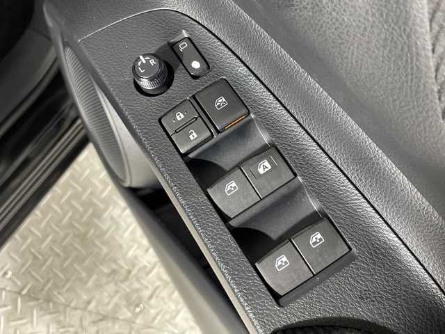 トヨタ シエンタ ハイブリッド G クエロ 神奈川県 2018(平30)年 2.7万km ブラックマイカ トヨタセーフティセンス/純正ナビ【NSZT-W66T】/・BT/フルセグTV/CD/DVD/SD/バックカメラ/両側電動スライドドア/ECON/EV/ビルトインETC/ドライブレコーダー/ハーフレザーシート/シートヒーター(D/N)/スマートキー/プッシュスタートボタン/革巻きステアリング/ステアリングスイッチ/Autoライト/シートリフター/LEDヘッドライト/フォグランプ/電動格納ミラー/ウィンカーミラー/純正フロアマット/純正15インチアルミホイール/純正ドアバイザー