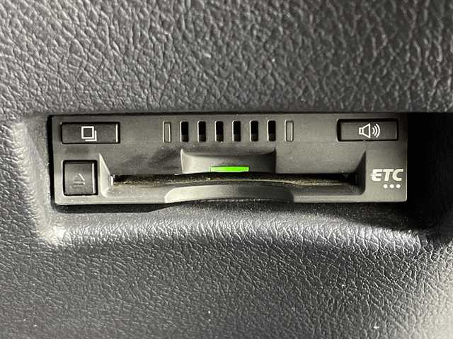 トヨタ シエンタ ハイブリッド G クエロ 神奈川県 2018(平30)年 2.7万km ブラックマイカ トヨタセーフティセンス/純正ナビ【NSZT-W66T】/・BT/フルセグTV/CD/DVD/SD/バックカメラ/両側電動スライドドア/ECON/EV/ビルトインETC/ドライブレコーダー/ハーフレザーシート/シートヒーター(D/N)/スマートキー/プッシュスタートボタン/革巻きステアリング/ステアリングスイッチ/Autoライト/シートリフター/LEDヘッドライト/フォグランプ/電動格納ミラー/ウィンカーミラー/純正フロアマット/純正15インチアルミホイール/純正ドアバイザー