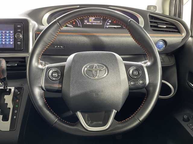 トヨタ シエンタ ハイブリッド G クエロ 神奈川県 2018(平30)年 2.7万km ブラックマイカ トヨタセーフティセンス/純正ナビ【NSZT-W66T】/・BT/フルセグTV/CD/DVD/SD/バックカメラ/両側電動スライドドア/ECON/EV/ビルトインETC/ドライブレコーダー/ハーフレザーシート/シートヒーター(D/N)/スマートキー/プッシュスタートボタン/革巻きステアリング/ステアリングスイッチ/Autoライト/シートリフター/LEDヘッドライト/フォグランプ/電動格納ミラー/ウィンカーミラー/純正フロアマット/純正15インチアルミホイール/純正ドアバイザー