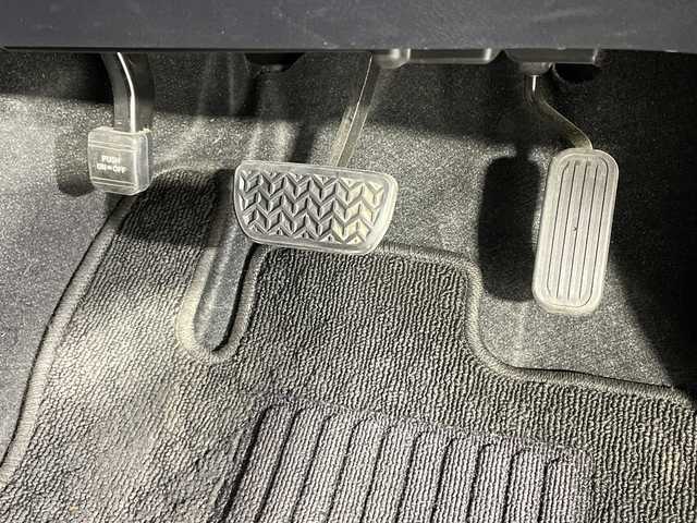 トヨタ シエンタ ハイブリッド G クエロ 神奈川県 2018(平30)年 2.7万km ブラックマイカ トヨタセーフティセンス/純正ナビ【NSZT-W66T】/・BT/フルセグTV/CD/DVD/SD/バックカメラ/両側電動スライドドア/ECON/EV/ビルトインETC/ドライブレコーダー/ハーフレザーシート/シートヒーター(D/N)/スマートキー/プッシュスタートボタン/革巻きステアリング/ステアリングスイッチ/Autoライト/シートリフター/LEDヘッドライト/フォグランプ/電動格納ミラー/ウィンカーミラー/純正フロアマット/純正15インチアルミホイール/純正ドアバイザー