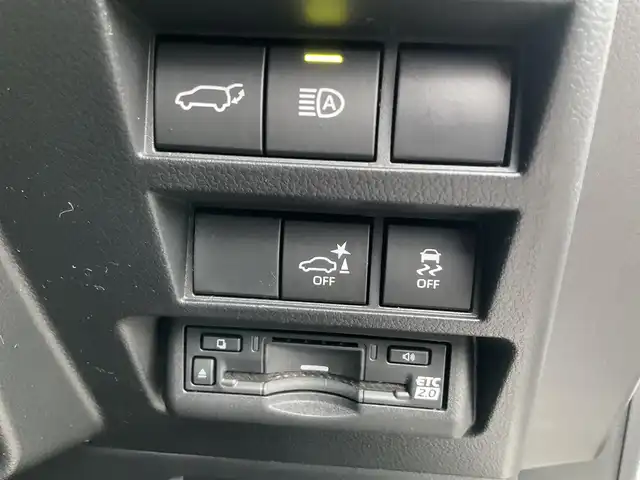 トヨタ ランドクルーザー ZX 滋賀県 2025(令7)年 0.1千km プレシャスホワイトパール 登録済み未使用車/車検10年10月まで/トヨタセーフティセンス/ブラインドスポットモニター/ルーフレール/クールボックス/メーカー12.3インチディスプレイ/　　JBLプレミアムサウンドシステム/Bluetooth、AppleCayPlay、AndroidAuto/フルセグテレビ/ビルトインETC2.0/パノラミックビューモニター/チルト&電動ムーンルーフ/パワーバックドア/LEDヘッドライト/LEDフォグランプ/カラーヘッドアップディスプレイ/ステアリングヒーター/快適温熱シート＋シートベンチレーション/スペアタイヤ有り/取扱説明書/保証書/スペアキー有り/