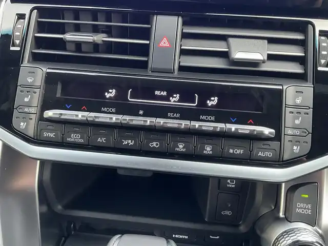 トヨタ ランドクルーザー ZX 滋賀県 2025(令7)年 0.1千km プレシャスホワイトパール 登録済み未使用車/車検10年10月まで/トヨタセーフティセンス/ブラインドスポットモニター/ルーフレール/クールボックス/メーカー12.3インチディスプレイ/　　JBLプレミアムサウンドシステム/Bluetooth、AppleCayPlay、AndroidAuto/フルセグテレビ/ビルトインETC2.0/パノラミックビューモニター/チルト&電動ムーンルーフ/パワーバックドア/LEDヘッドライト/LEDフォグランプ/カラーヘッドアップディスプレイ/ステアリングヒーター/快適温熱シート＋シートベンチレーション/スペアタイヤ有り/取扱説明書/保証書/スペアキー有り/