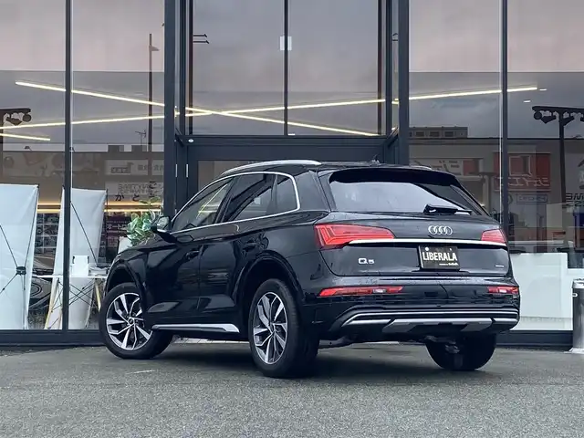 アウディ Ｑ５ 40TDIクワトロ アドバンスド 福岡県 2022(令4)年 2.9万km 黒 ・１オーナー/・アダプティブクルーズコントロール/・ＵＳＢ／Ｂｌｕｅｔｏｏｔｈ／ＡｐｐｌｅＣａｒＰｌａｙ/・全方位カメラ/・黒革シート／シートヒーター/・ＥＴＣ/・純正１９ＡＷ/・プッシュスタート/・パーキングアシスト/・スマートキー/・スペアキー/・パワーシート/・レーンキープアシスト/・オートライト/・LEDライト/・保証書/・取扱説明書