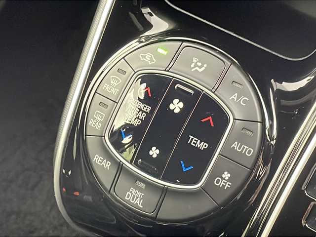トヨタ ヴォクシー ZS 煌Ⅱ 新潟県 2019(令1)年 3.6万km ブラック ディーラー純正9インチナビ/(NSZT-Y68T)/(CD.DVD.SD.フルセグ.Bkuetooth)/バックカメラ/トヨタセーフティセンス/・プリクラッシュセーフティ/・レーンキープアシスト/・オートマチックハイビーム/クルーズコントロール/両側パワースライドドア/コーナーセンサー/革巻きステアリング/ステアリングリモコン/LEDオートライト/フォグランプ/前後ドライブレコーダー/エコモード/プッシュスタート/スマートキー×2/純正フロアマット