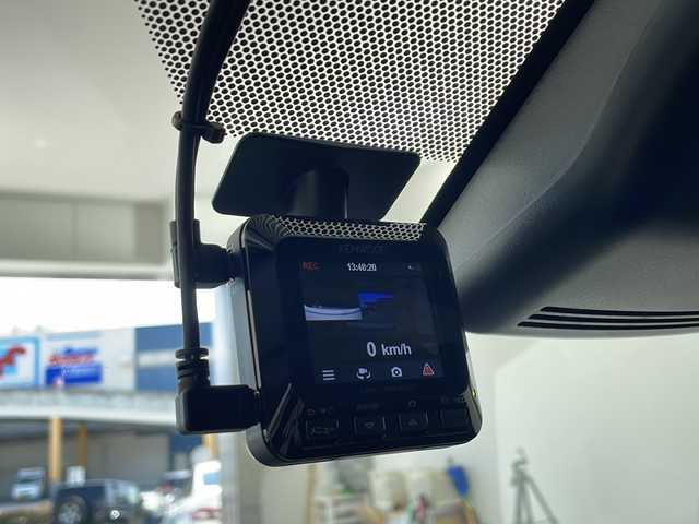 トヨタ ヤリスクロス X 兵庫県 2022(令4)年 0.6万km ブラックマイカ ・純正ディスプレイオーディオ＆Bluetoothオーディオ＆USB接続/・トヨタセーフティセンス/・レーダークルーズコントロール/・レーンキープアシスト/・オートマチックハイビーム/・衝突被害軽減システム/・前後ドライブレコーダー/・ABS/・横滑り防止機能/・ビルトインＥＴＣ　/・バックカメラ　/・前後コーナーセンサー　/・オートライト/・社外フロアマット　/・ドアバイザー/・W＋サイドエアバック/・スマートキー/・スペアキー/・ACエアコン/・LEDヘッドライト/・プッシュスタート