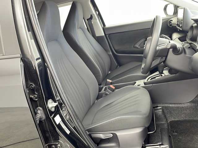 トヨタ ヤリスクロス X 兵庫県 2022(令4)年 0.6万km ブラックマイカ ・純正ディスプレイオーディオ＆Bluetoothオーディオ＆USB接続/・トヨタセーフティセンス/・レーダークルーズコントロール/・レーンキープアシスト/・オートマチックハイビーム/・衝突被害軽減システム/・前後ドライブレコーダー/・ABS/・横滑り防止機能/・ビルトインＥＴＣ　/・バックカメラ　/・前後コーナーセンサー　/・オートライト/・社外フロアマット　/・ドアバイザー/・W＋サイドエアバック/・スマートキー/・スペアキー/・ACエアコン/・LEDヘッドライト/・プッシュスタート