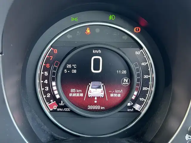 アバルト ５９５Ｃ ツーリズモ 東京都 2018(平30)年 3.9万km Gligio Campovolo 社外ポータブルナビ〔CN-G540D〕/　・ワンセグTV/本革シート/17インチAW/パドルシフト/革巻きハンドル/ステアリングスイッチ/自動防眩ミラー/ブーストメーター/ETC/フォグランプ/保証書/取扱説明書