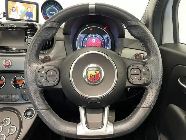 アバルト ５９５Ｃ ツーリズモ 熊本県 2018(平30)年 3.9万km Gligio Campovolo ・キーレス/・電動キャンバストップ/・黒革シート/・純正ディスプレイオーディオ/　【Bluetooth・USB・AUX】/・社外ポータブルナビ/・ワンセグTV/・ETC/・HID/・フォグランプ/・保証書/取説