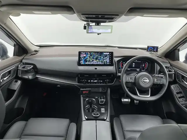日産 エクストレイル G e－4ORCE 富山県 2023(令5)年 1.2万km ブリリアントホワイトパール/スーパーブラック 2トーン サンルーフ/BOSEサウンド/純正12.3型ナビ（AM/FM/BT/USB/フルセグ）/全方位カメラ/ドライブレコーダー/ETC/デジタルインナーミラー/オートホールド付電子パーキング/ブラインドスポットモニター/ヘッドアップディスプレイ/レザーシート/D/N席パワーシート/D席メモリシート/シートヒーター/衝突被害軽減システム/レーダークルーズコントロール/レーンキープアシスト/コーナーセンサー/横滑り防止装置/アイドリングストップ/パワーバックドア/オートLEDライト/オートマチックハイビーム/純正アルミホイール/純正フロアマット/置くだけ充電/革巻きステアリング/ステアリングスイッチ/スマートキー/スペアキー