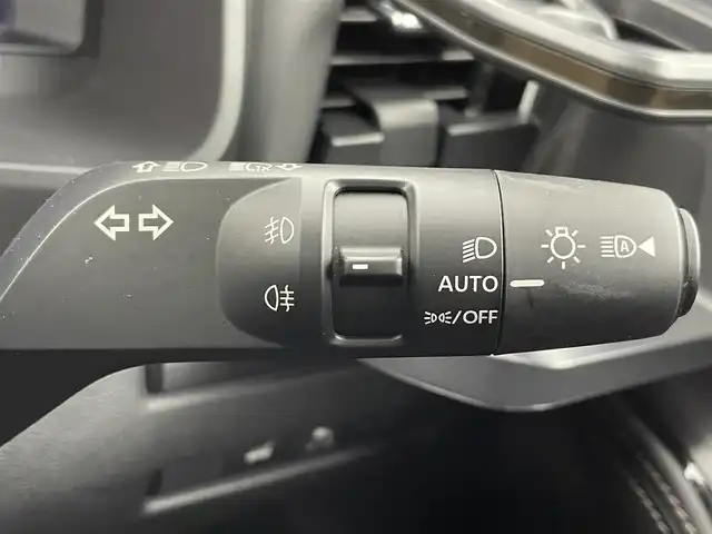日産 エクストレイル G e－4ORCE 富山県 2023(令5)年 1.2万km ブリリアントホワイトパール/スーパーブラック 2トーン サンルーフ/BOSEサウンド/純正12.3型ナビ（AM/FM/BT/USB/フルセグ）/全方位カメラ/ドライブレコーダー/ETC/デジタルインナーミラー/オートホールド付電子パーキング/ブラインドスポットモニター/ヘッドアップディスプレイ/レザーシート/D/N席パワーシート/D席メモリシート/シートヒーター/衝突被害軽減システム/レーダークルーズコントロール/レーンキープアシスト/コーナーセンサー/横滑り防止装置/アイドリングストップ/パワーバックドア/オートLEDライト/オートマチックハイビーム/純正アルミホイール/純正フロアマット/置くだけ充電/革巻きステアリング/ステアリングスイッチ/スマートキー/スペアキー