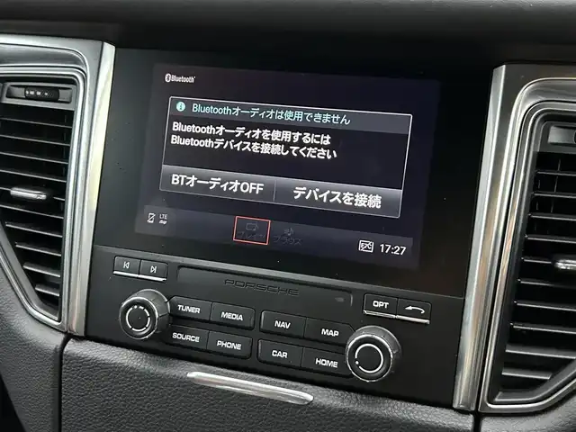 ポルシェ マカン 茨城県 2018(平30)年 5.9万km ブラック 中期型　/ワンオーナー　/赤黒コンビレザーシート　/パワーシート　/ナビ　/ＣａｒＰｌａｙ　/ＢＴ　/ＵＳＢ　/バックカメラ　/パーキングセンサー　/パワーテールゲート　/キセノン　/クルーズコントロール　/ＥＴＣ　/禁煙車