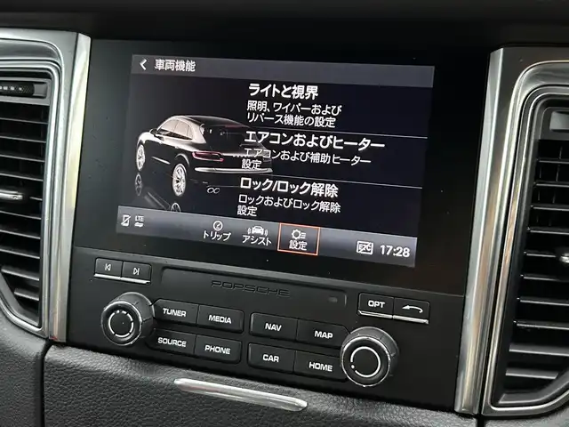 ポルシェ マカン 茨城県 2018(平30)年 5.9万km ブラック 中期型　/ワンオーナー　/赤黒コンビレザーシート　/パワーシート　/ナビ　/ＣａｒＰｌａｙ　/ＢＴ　/ＵＳＢ　/バックカメラ　/パーキングセンサー　/パワーテールゲート　/キセノン　/クルーズコントロール　/ＥＴＣ　/禁煙車