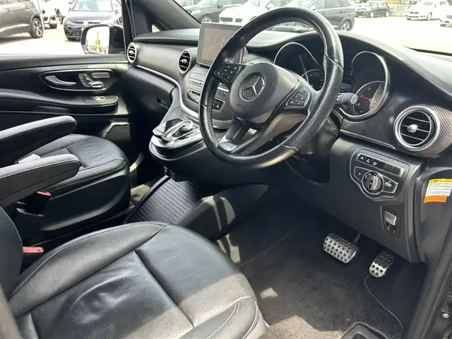メルセデス・ベンツ Ｖ２２０ d スポーツ ロング 埼玉県 2016(平28)年 4.9万km オブシディアンブラック 黒革シート　/純正ナビ　/三列シート　/全周囲カメラ　/Ｂｕｒｍｅｓｔａｒ　/純正アルミホイール　/ＥＴＣ　/電動リアゲート　/ヒートヒーター　/パワーシート　/ＬＥＤヘッドライト　/フルセグテレビ　/ＢＴ接続