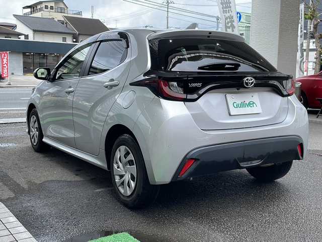 トヨタ ヤリス G 高知県 2021(令3)年 4万km シルバーM ディスプレイオーディオ＋ナビ/・フルセグTV/・Bluetooth/・アップルカープレイ/純正ドラレコ/バックモニター/ETC/プリクラッシュセーフティ/オートマチックハイビーム/プッシュスタート/車線逸脱防止/横滑り防止/スマートキー