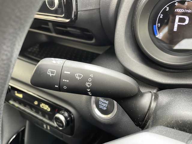トヨタ ヤリス G 高知県 2021(令3)年 4万km シルバーM ディスプレイオーディオ＋ナビ/・フルセグTV/・Bluetooth/・アップルカープレイ/純正ドラレコ/バックモニター/ETC/プリクラッシュセーフティ/オートマチックハイビーム/プッシュスタート/車線逸脱防止/横滑り防止/スマートキー