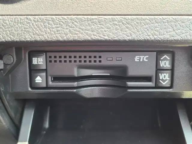 トヨタ クラウン マジェスタ Gタイプ Fパッケージ 福岡県 2010(平22)年 10.4万km ブラック ・純正メーカーHDDナビ　フルセグ　DVD再生/・後席フリップダウンモニター/・社外エアロパーツ/・社外１９インチアルミホイル/・リア電動シェード/・レザーシート/・シートヒーター/・エアシート/・スマートキー/・プッシュスタートエンジン/・ABS/・Wエアバック/・カーテンエアバック/・社外レーダー/・社外ドライブレコーダー