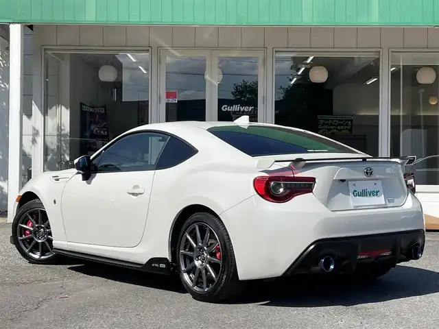 トヨタ ８６ GT LTD ハイパーパフォーマ 千葉県 2017(平29)年 8.5万km クリスタルホワイトパール 6MT/TOM’Sフロント/サイドスポイラー/HKS二本出しマフラー/MAX ORIDO 感度MAXスロットルコントローラー/ZERO SPORTSクールインシュレーター/TRDボンネットダンパー/BLITZタワーバー/ブレンボブレーキキャリパー/社外SDナビ【MDV-Z904W】/・CD/DVD/MSV/Bluetooth/フルセグ/バックカメラ/専用ハーフレザーシート/前席シートヒーター/クルーズコントロール/スマートキー/純正17インチアルミホイール/社外ドライブレコーダー【DRV-N520】/純正LEDヘッドライト/フォグランプ/本革巻きステアリング/サイド＆カーテンエアバッグ/新車時保証書＆取扱説明書