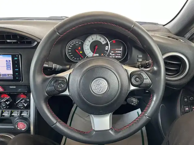 トヨタ ８６ GT LTD ハイパーパフォーマ 千葉県 2017(平29)年 8.5万km クリスタルホワイトパール 6MT/TOM’Sフロント/サイドスポイラー/HKS二本出しマフラー/MAX ORIDO 感度MAXスロットルコントローラー/ZERO SPORTSクールインシュレーター/TRDボンネットダンパー/BLITZタワーバー/ブレンボブレーキキャリパー/社外SDナビ【MDV-Z904W】/・CD/DVD/MSV/Bluetooth/フルセグ/バックカメラ/専用ハーフレザーシート/前席シートヒーター/クルーズコントロール/スマートキー/純正17インチアルミホイール/社外ドライブレコーダー【DRV-N520】/純正LEDヘッドライト/フォグランプ/本革巻きステアリング/サイド＆カーテンエアバッグ/新車時保証書＆取扱説明書
