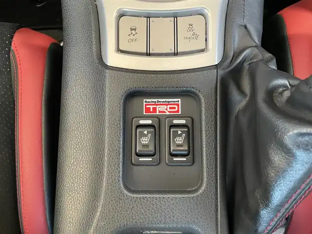 トヨタ ８６ GT LTD ハイパーパフォーマ 千葉県 2017(平29)年 8.5万km クリスタルホワイトパール 6MT/TOM’Sフロント/サイドスポイラー/HKS二本出しマフラー/MAX ORIDO 感度MAXスロットルコントローラー/ZERO SPORTSクールインシュレーター/TRDボンネットダンパー/BLITZタワーバー/ブレンボブレーキキャリパー/社外SDナビ【MDV-Z904W】/・CD/DVD/MSV/Bluetooth/フルセグ/バックカメラ/専用ハーフレザーシート/前席シートヒーター/クルーズコントロール/スマートキー/純正17インチアルミホイール/社外ドライブレコーダー【DRV-N520】/純正LEDヘッドライト/フォグランプ/本革巻きステアリング/サイド＆カーテンエアバッグ/新車時保証書＆取扱説明書