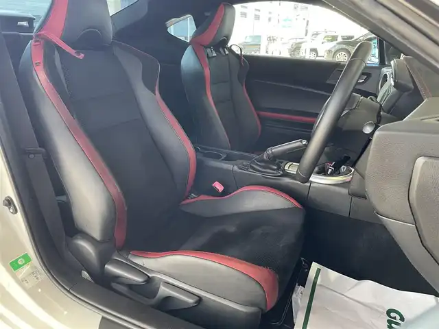 トヨタ ８６ GT LTD ハイパーパフォーマ 千葉県 2017(平29)年 8.5万km クリスタルホワイトパール 6MT/TOM’Sフロント/サイドスポイラー/HKS二本出しマフラー/MAX ORIDO 感度MAXスロットルコントローラー/ZERO SPORTSクールインシュレーター/TRDボンネットダンパー/BLITZタワーバー/ブレンボブレーキキャリパー/社外SDナビ【MDV-Z904W】/・CD/DVD/MSV/Bluetooth/フルセグ/バックカメラ/専用ハーフレザーシート/前席シートヒーター/クルーズコントロール/スマートキー/純正17インチアルミホイール/社外ドライブレコーダー【DRV-N520】/純正LEDヘッドライト/フォグランプ/本革巻きステアリング/サイド＆カーテンエアバッグ/新車時保証書＆取扱説明書