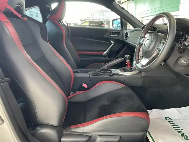 トヨタ ８６ GT LTD ハイパーパフォーマ 千葉県 2017(平29)年 8.5万km クリスタルホワイトパール 6MT/TOM’Sフロント/サイドスポイラー/HKS二本出しマフラー/MAX ORIDO 感度MAXスロットルコントローラー/ZERO SPORTSクールインシュレーター/TRDボンネットダンパー/BLITZタワーバー/ブレンボブレーキキャリパー/社外SDナビ【MDV-Z904W】/・CD/DVD/MSV/Bluetooth/フルセグ/バックカメラ/専用ハーフレザーシート/前席シートヒーター/クルーズコントロール/スマートキー/純正17インチアルミホイール/社外ドライブレコーダー【DRV-N520】/純正LEDヘッドライト/フォグランプ/本革巻きステアリング/サイド＆カーテンエアバッグ/新車時保証書＆取扱説明書
