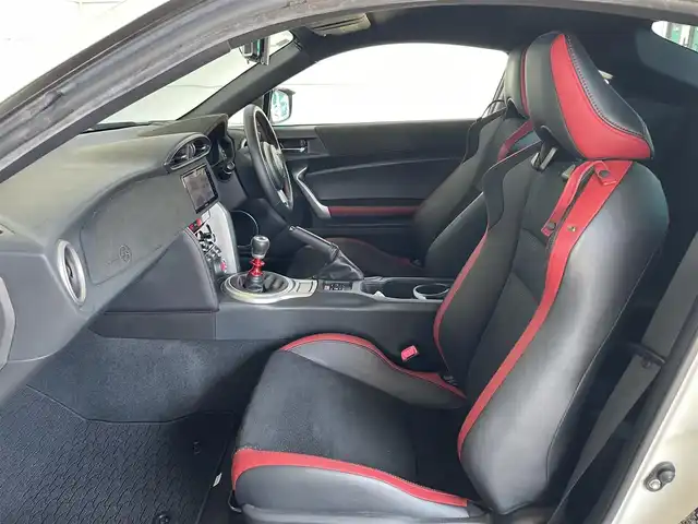 トヨタ ８６ GT LTD ハイパーパフォーマ 千葉県 2017(平29)年 8.5万km クリスタルホワイトパール 6MT/TOM’Sフロント/サイドスポイラー/HKS二本出しマフラー/MAX ORIDO 感度MAXスロットルコントローラー/ZERO SPORTSクールインシュレーター/TRDボンネットダンパー/BLITZタワーバー/ブレンボブレーキキャリパー/社外SDナビ【MDV-Z904W】/・CD/DVD/MSV/Bluetooth/フルセグ/バックカメラ/専用ハーフレザーシート/前席シートヒーター/クルーズコントロール/スマートキー/純正17インチアルミホイール/社外ドライブレコーダー【DRV-N520】/純正LEDヘッドライト/フォグランプ/本革巻きステアリング/サイド＆カーテンエアバッグ/新車時保証書＆取扱説明書