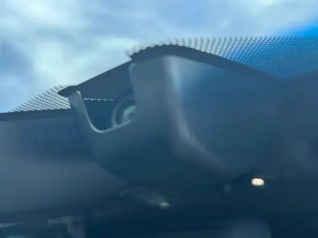 トヨタ ハリアー Z 大阪府 2020(令2)年 1.8万km ホワイトパールクリスタルシャイン ＪＢＬサウンド　/純正１２．３インチナビ　/   フルセグTV/Bluetooth/USB/全方位モニター/トヨタセーフティセンス　/ブラインドスポットモニター/クリアランスソナー/デジタルインナーミラー　/ヘッドアップディスプレイ　/電動リアゲート　/運転席パワーシート/前後ドライブレコーダー/純正19インチアルミホイール/オートマチックハイビーム/ビルトインETC2.0　　/ＬＥＤ